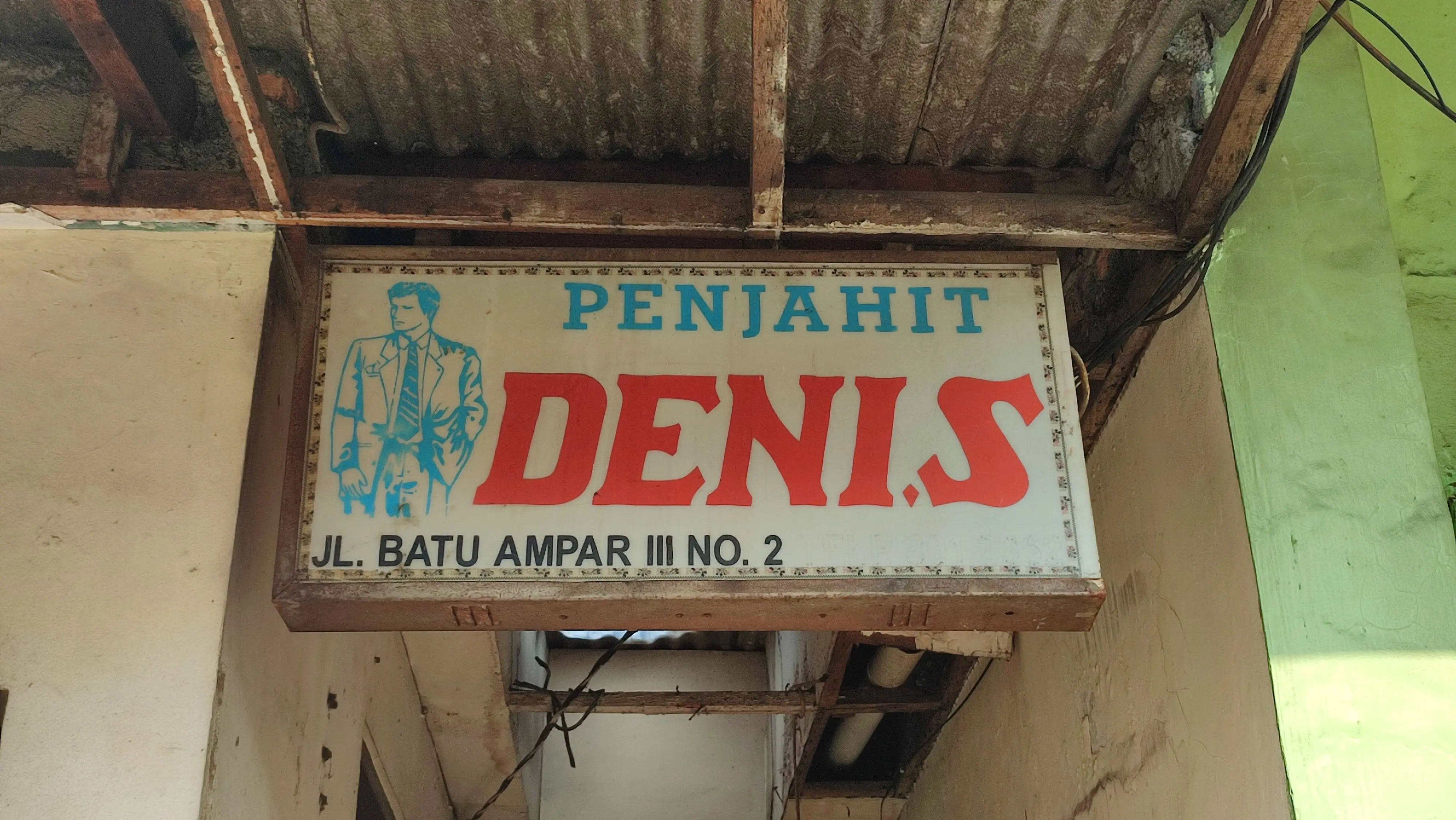 Spesialis jahit kustom kemeja, batik, gamis, kebaya, dan permak pakaian pria & wanita di Condet, Jakarta Timur